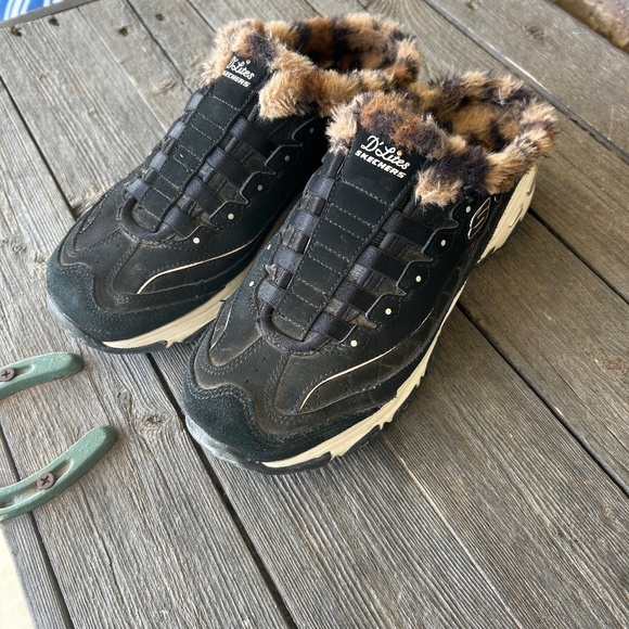 Sketchers D'Lites Plush Cloud Sneakers in black with faux fur leopard 8 - Picture 1 of 10
